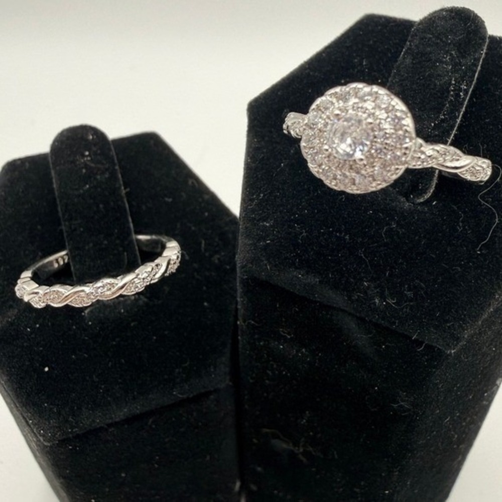 Sparkling Halo Engagement Ring Twist Band Cubic Zirconia Silver Tone Set size 6 - Picture 2 of 9